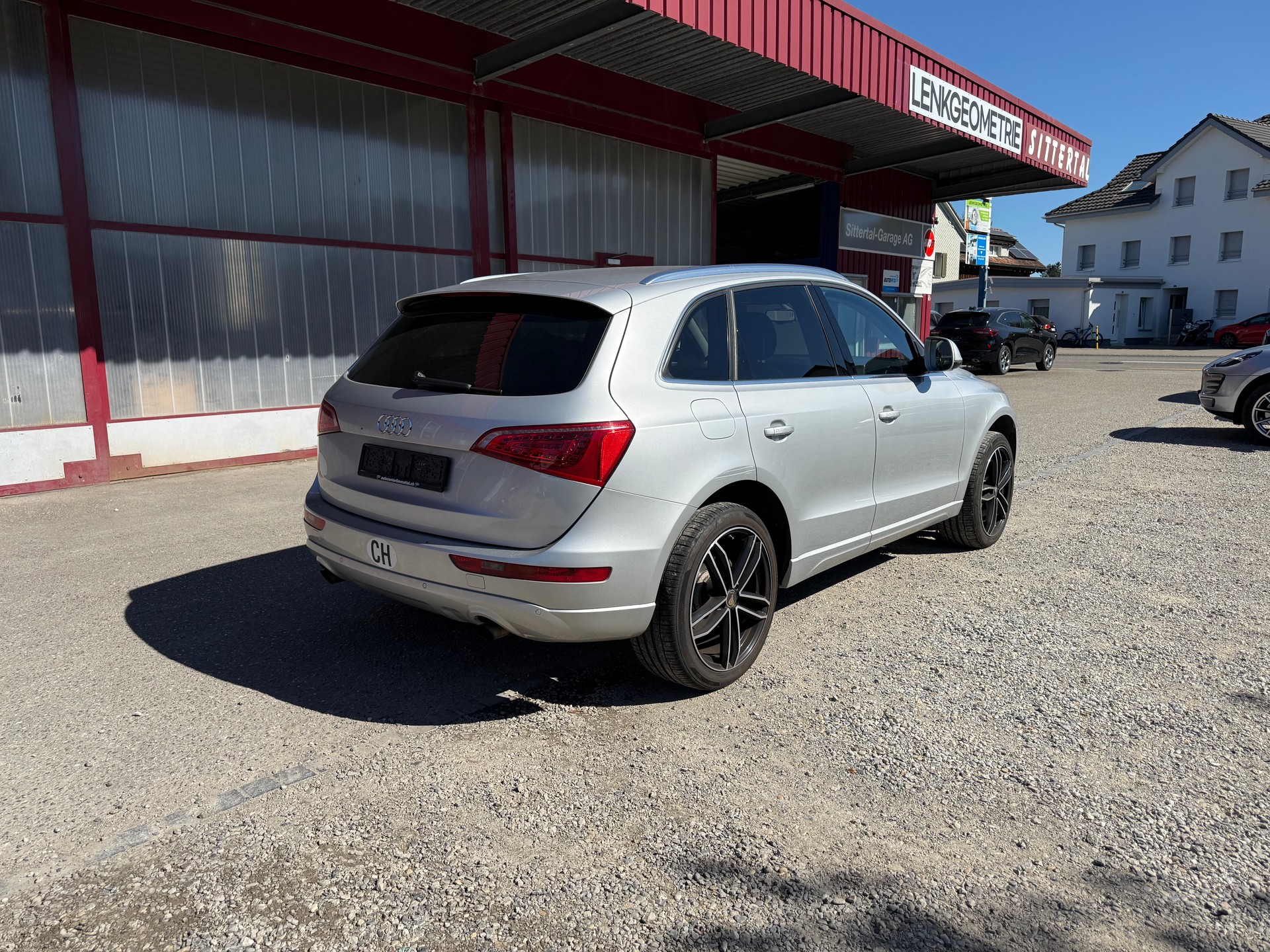 AUDI Q5 2.0 TFSI quattro-image-8