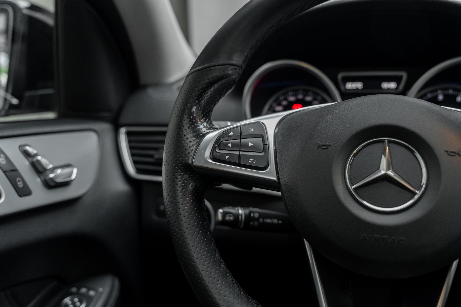 MERCEDES-BENZ GLE Coupé 400 4Matic 9G-Tronic-image-18