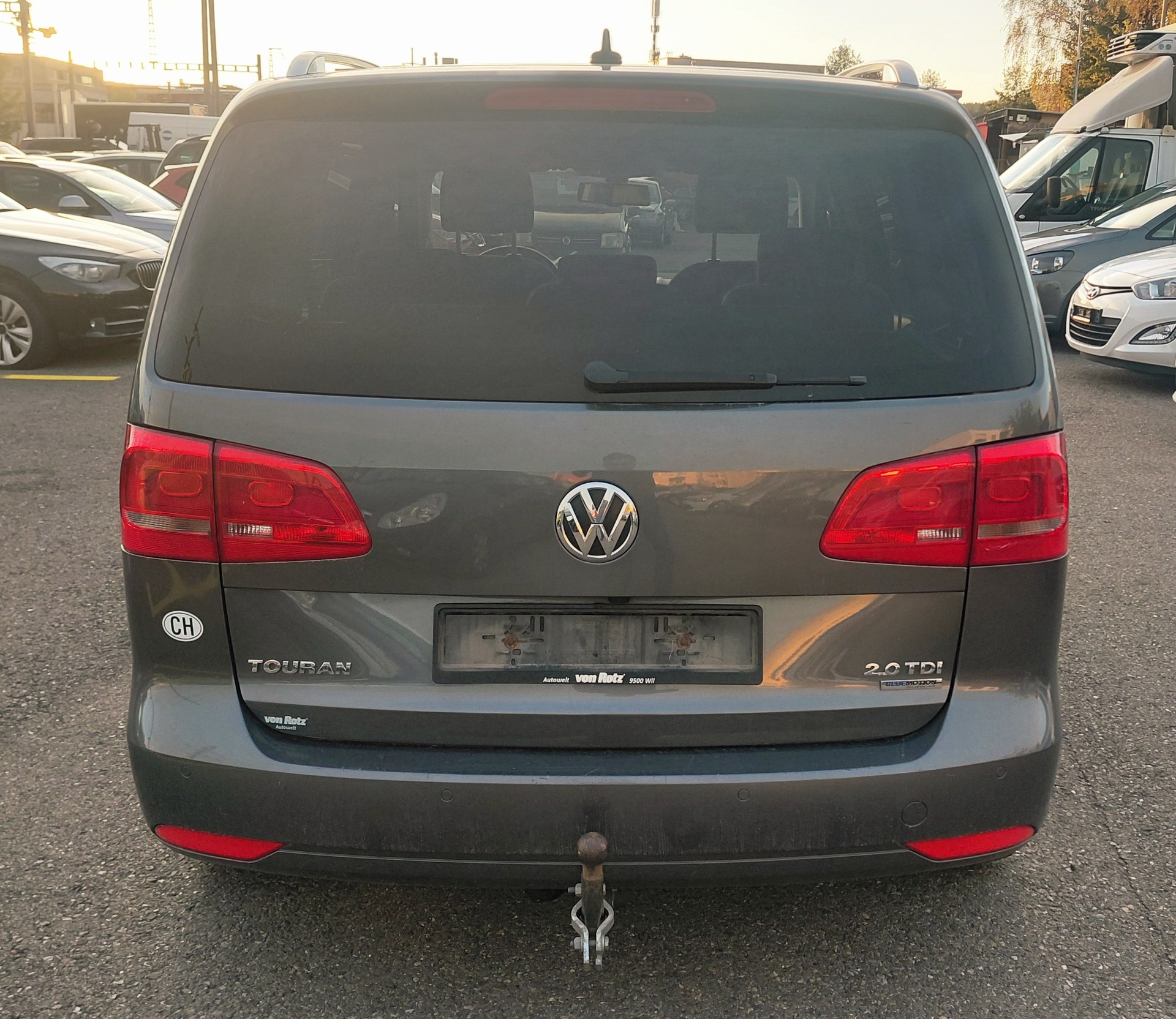 VW Touran 2.0 TDI BlueMotion Technology Team DSG 7 Plätze-image-4