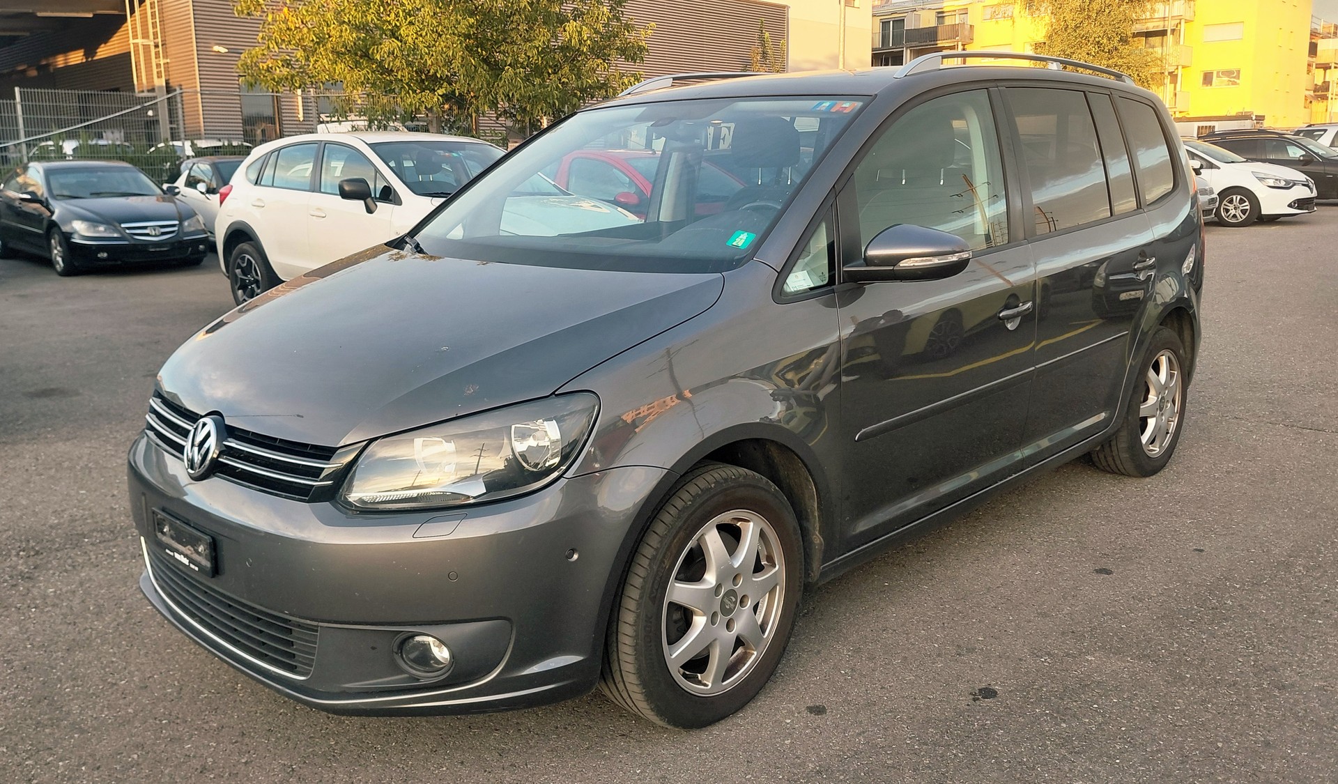 VW Touran 2.0 TDI BlueMotion Technology Team DSG 7 Plätze-image-2
