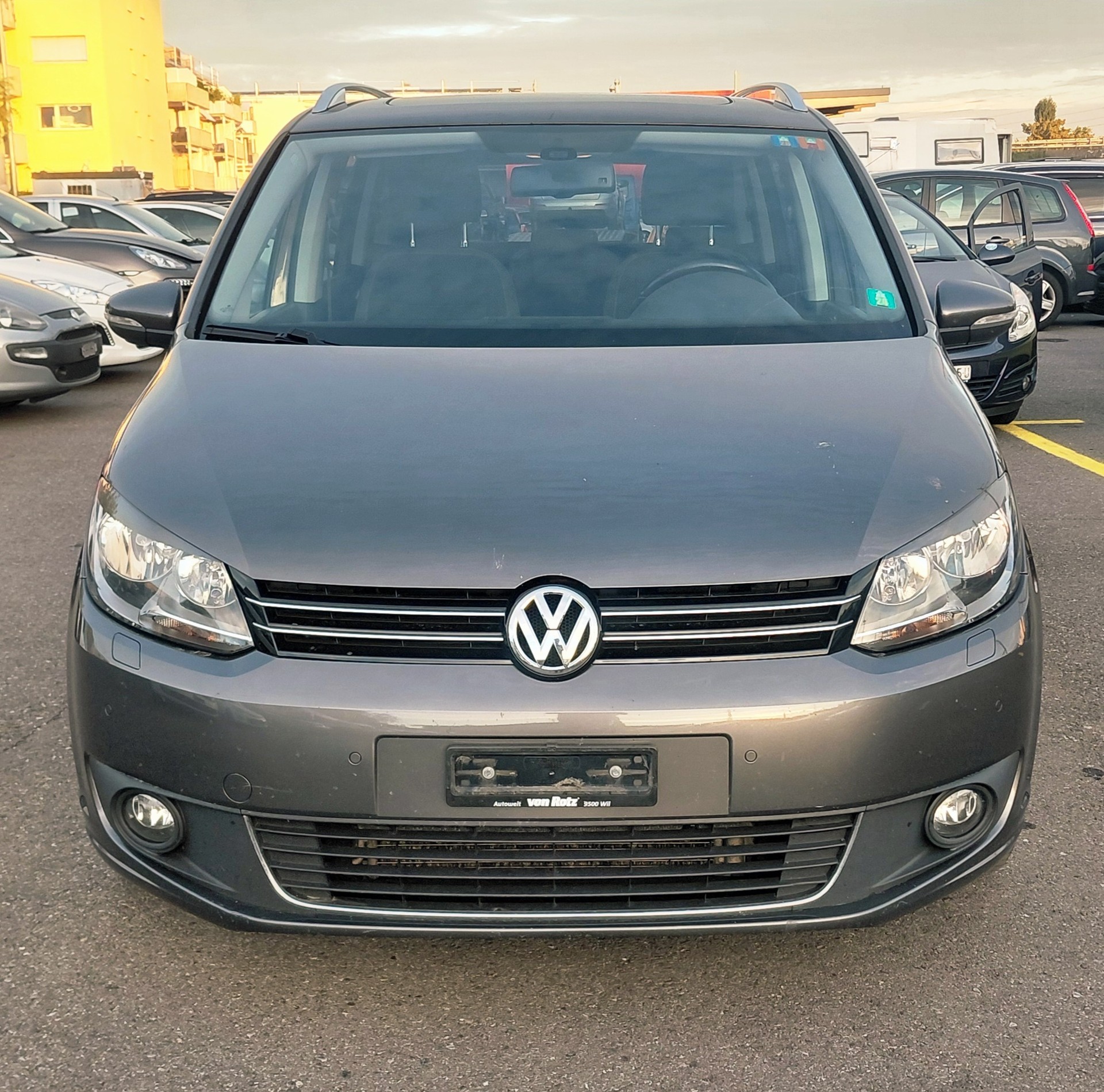 VW Touran 2.0 TDI BlueMotion Technology Team DSG 7 Plätze-image-0