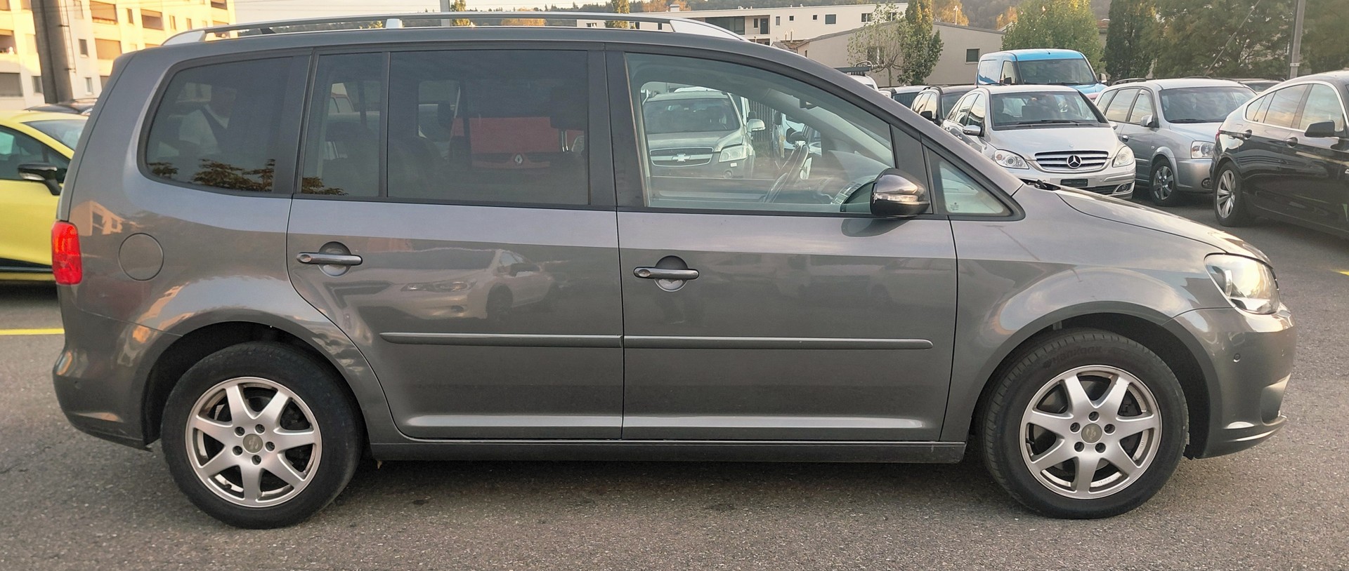 VW Touran 2.0 TDI BlueMotion Technology Team DSG 7 Plätze-image-7