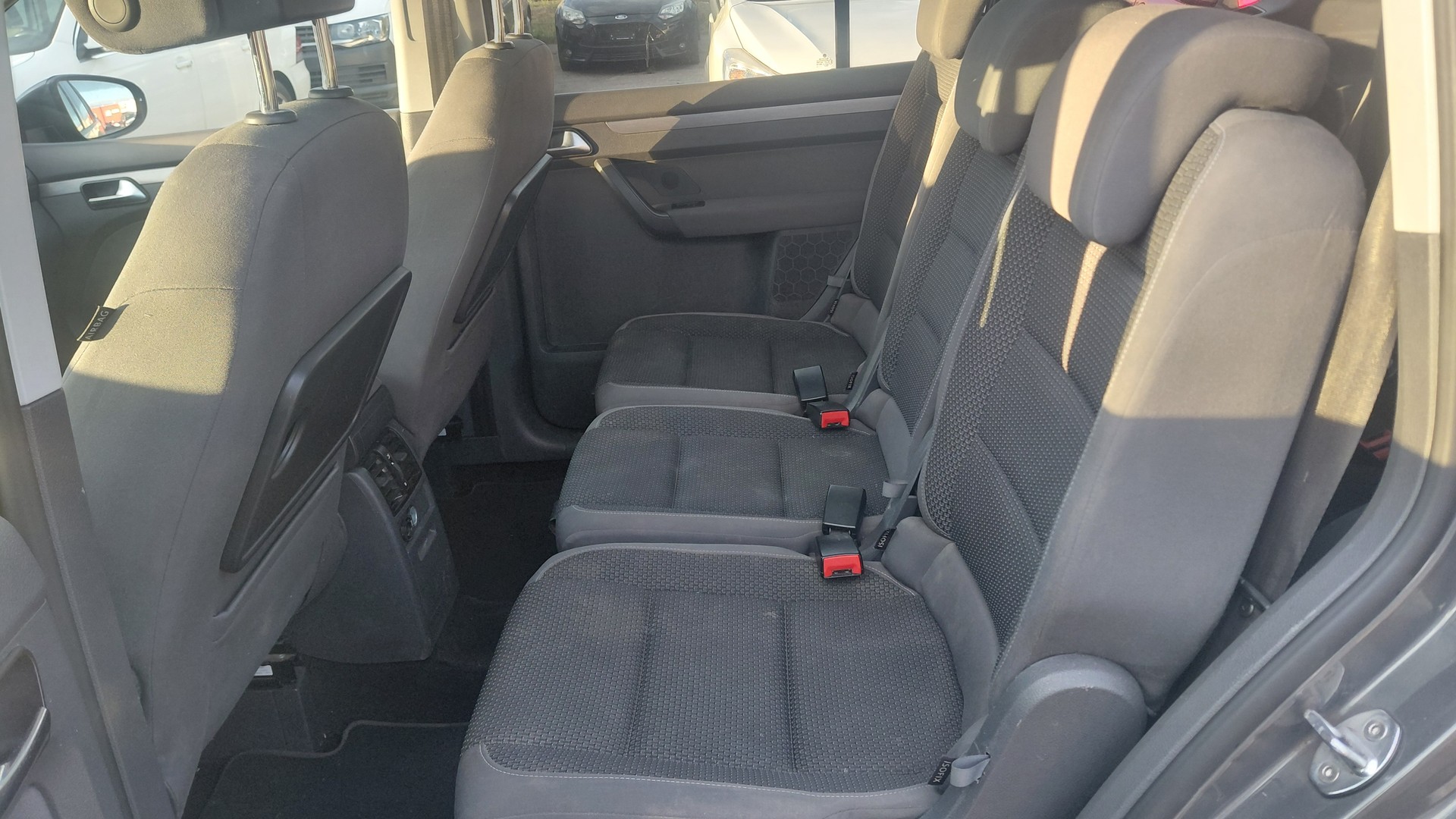 VW Touran 2.0 TDI BlueMotion Technology Team DSG 7 Plätze-image-15