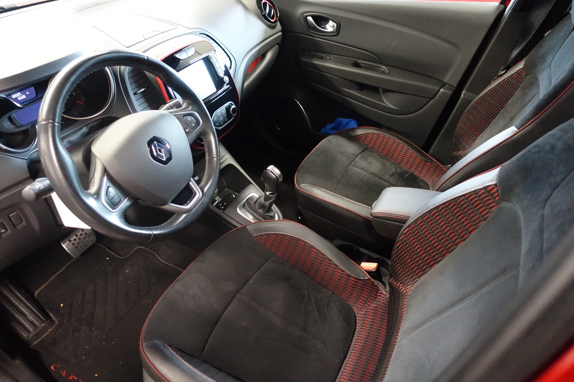 RENAULT Captur 1.3 T 16V Red Edition EDC-image-7