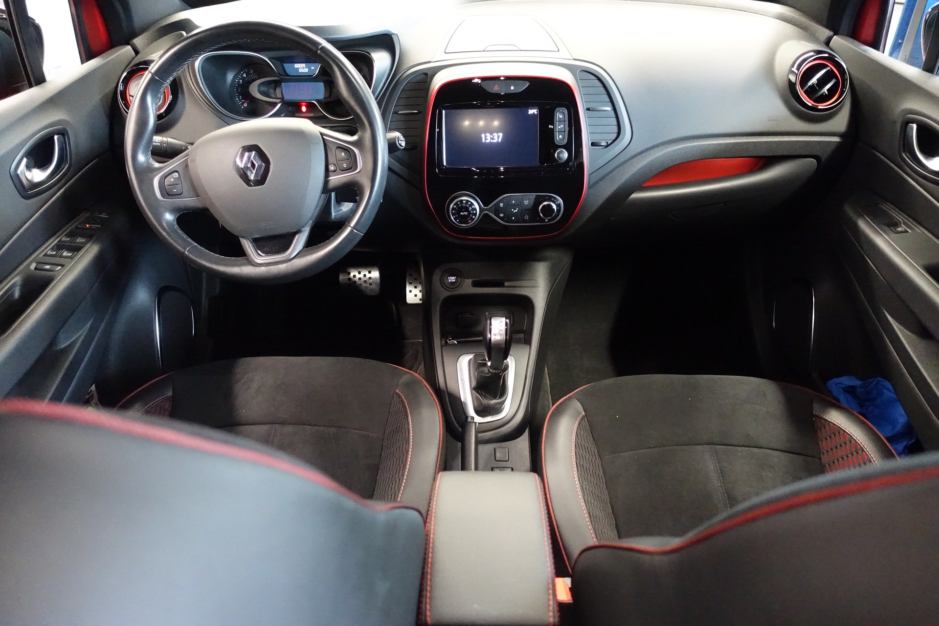 RENAULT Captur 1.3 T 16V Red Edition EDC-image-11