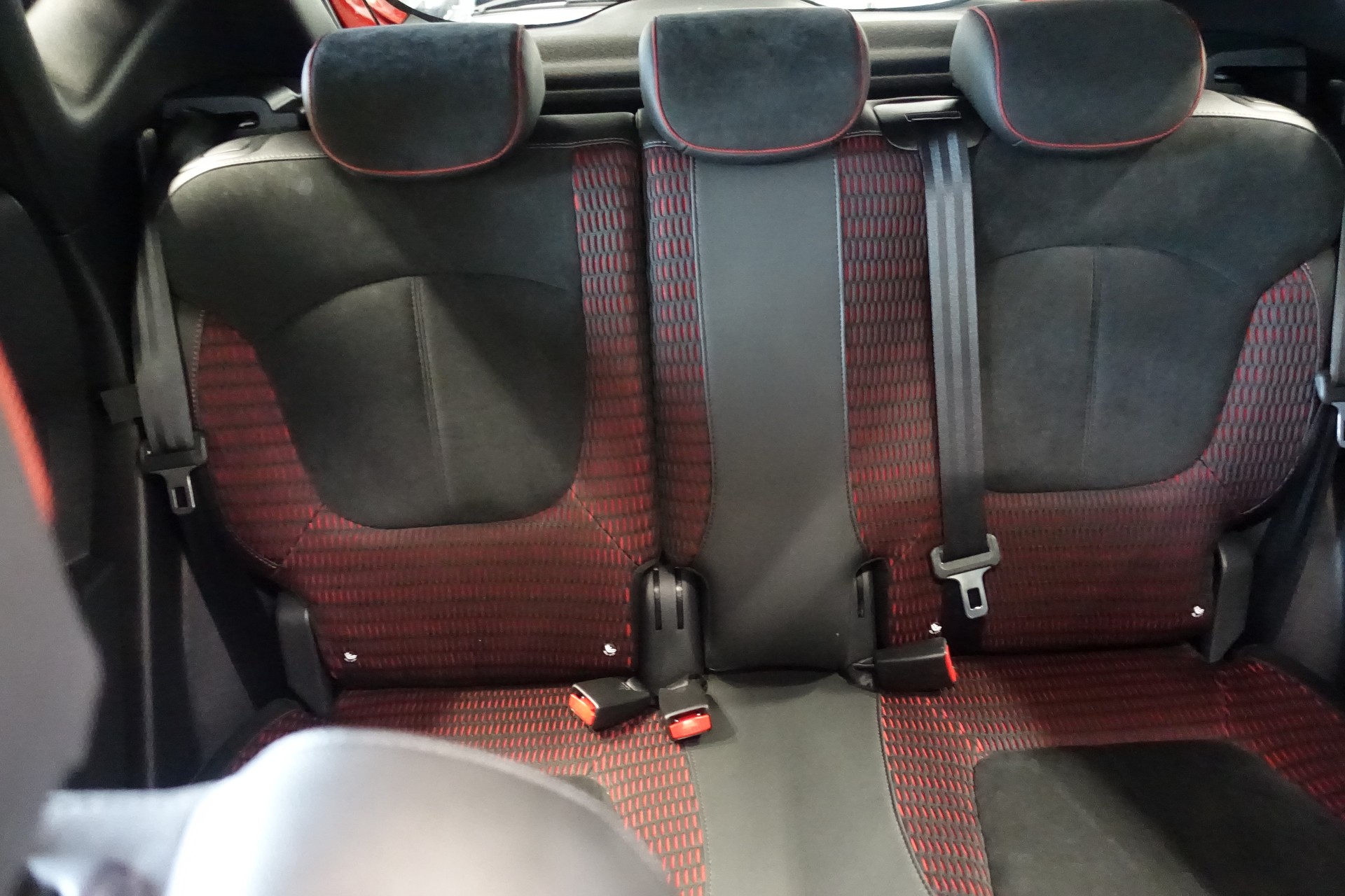 RENAULT Captur 1.3 T 16V Red Edition EDC-image-12