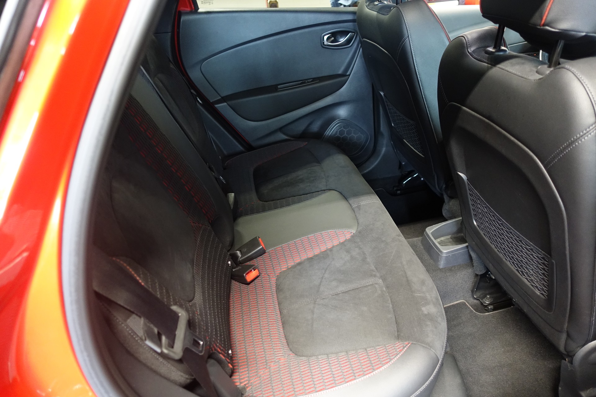 RENAULT Captur 1.3 T 16V Red Edition EDC-image-9