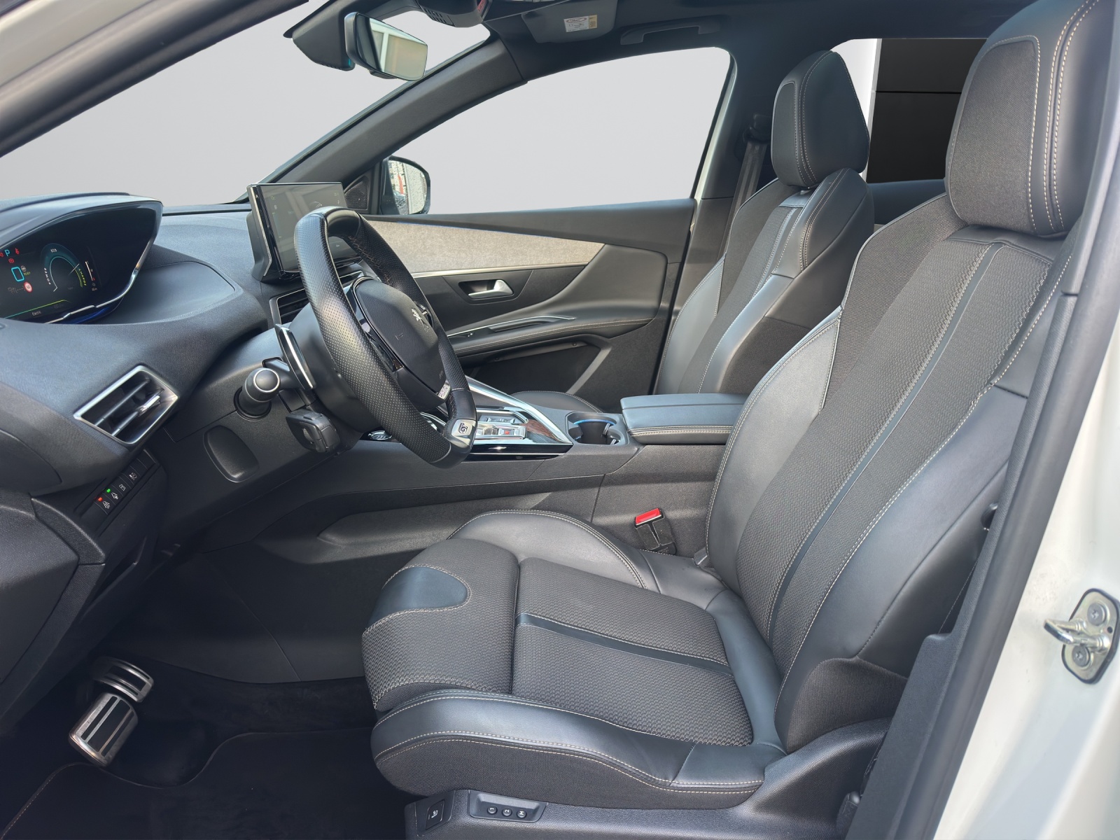 PEUGEOT 3008 225e Hybrid2 GT EAT8-image-6