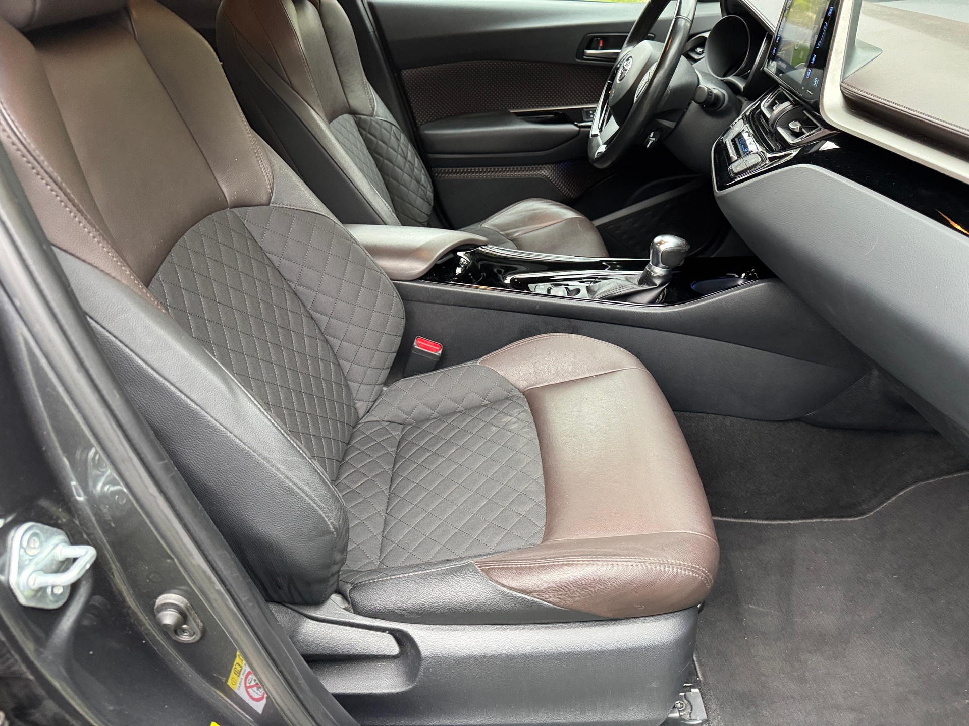 TOYOTA C-HR 1.8 HSD Limited CVT-image-11