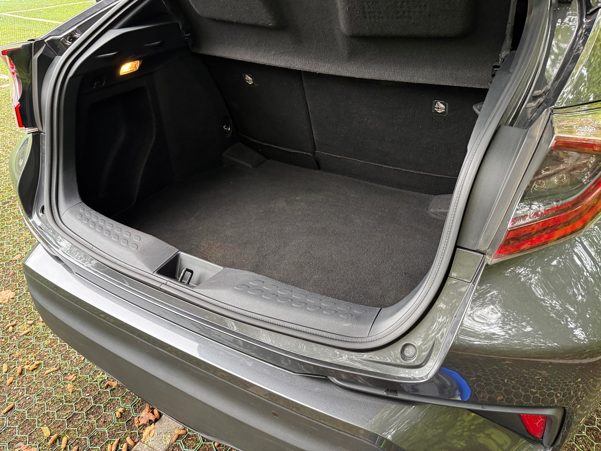 TOYOTA C-HR 1.8 HSD Limited CVT-image-15
