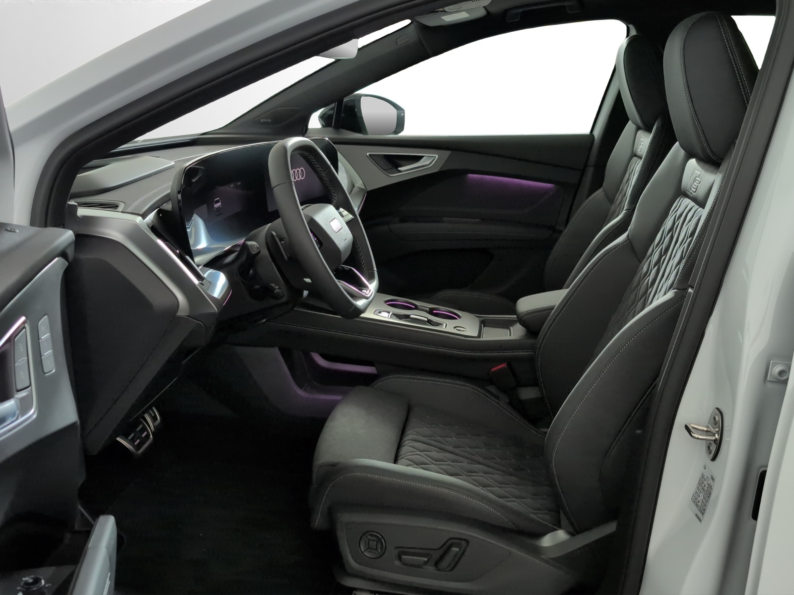 AUDI Q4 e-tron SUV quattro performance Swiss Ski-image-5