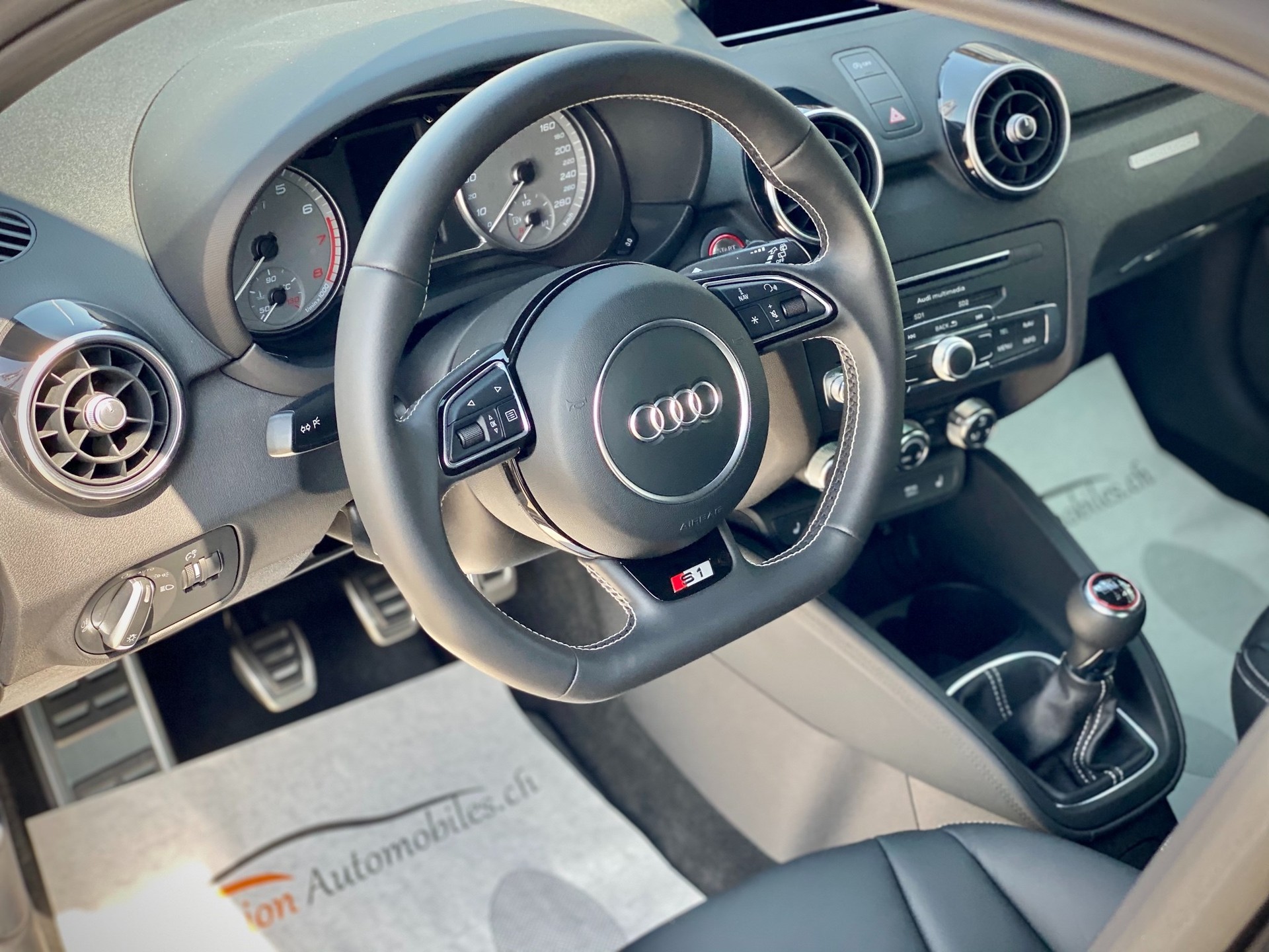 AUDI S1 Sportback 2.0 TFSI quattro - Véhicule Suisse (CH)-image-8