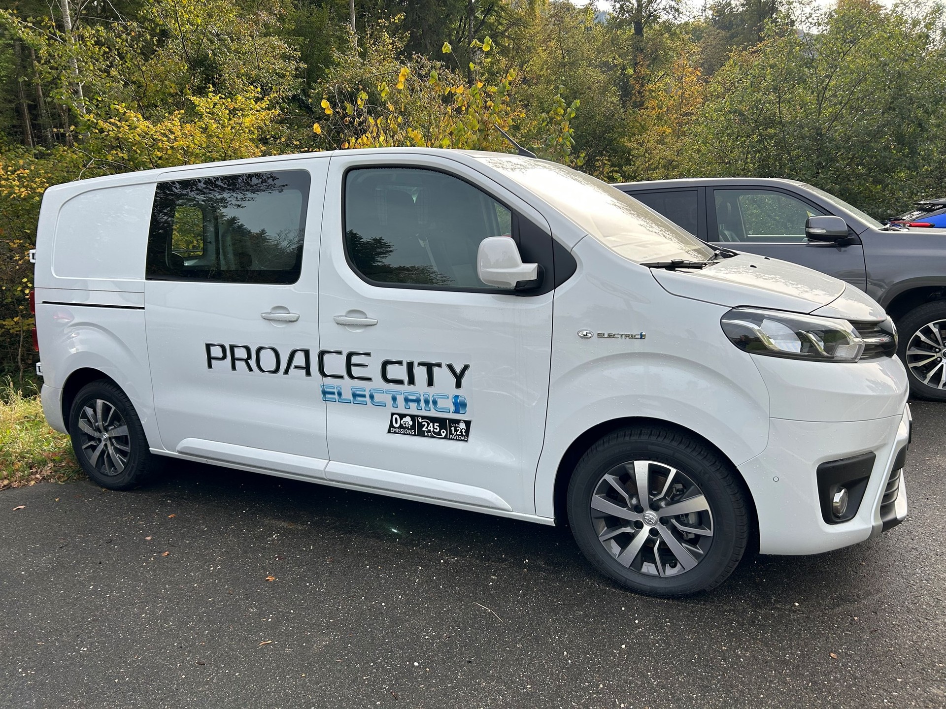 TOYOTA Proace EV 75kWh Medium Comfort-image-1