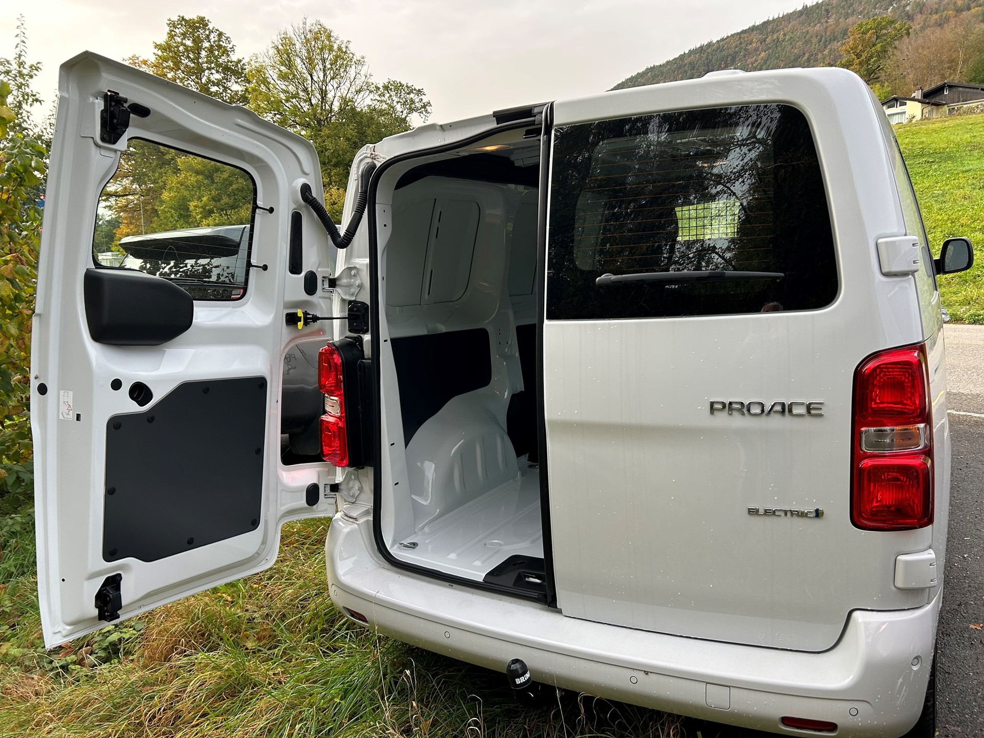 TOYOTA Proace EV 75kWh Medium Comfort-image-3