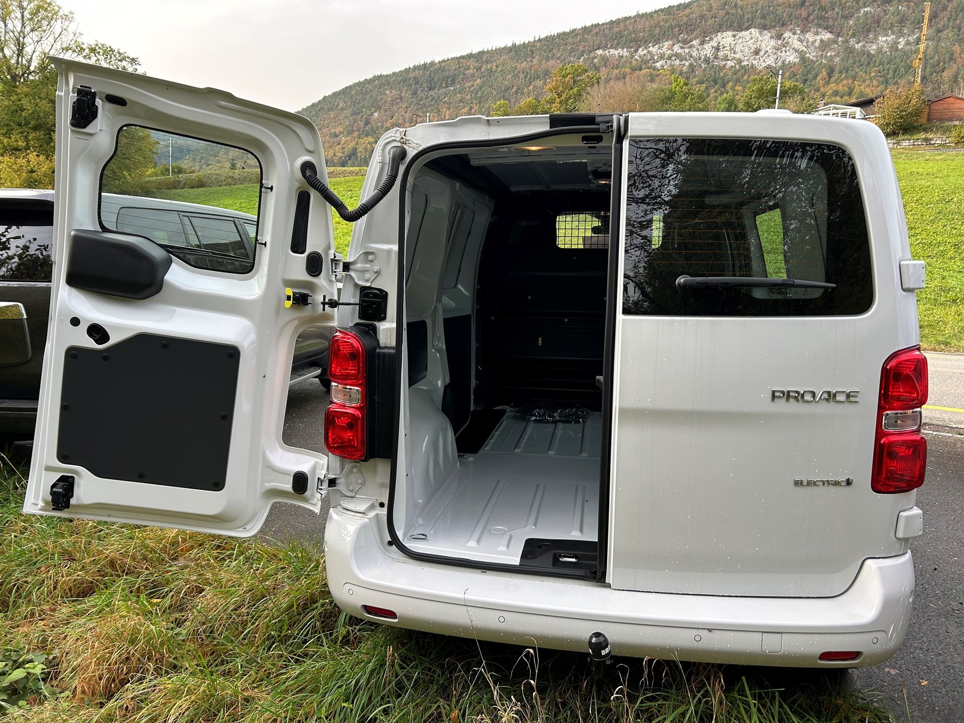 TOYOTA Proace EV 75kWh Medium Comfort-image-4