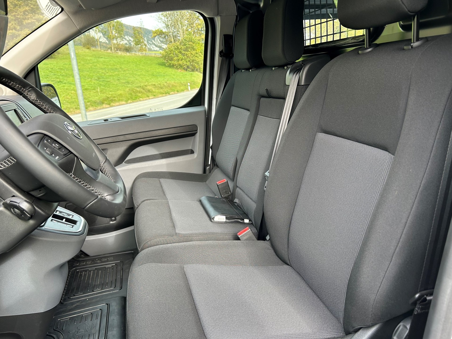 TOYOTA Proace EV 75kWh Medium Comfort-image-6