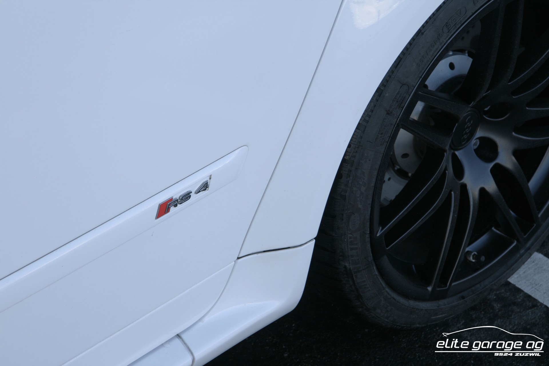 AUDI RS4 Avant 4.2 V8 quattro-image-10