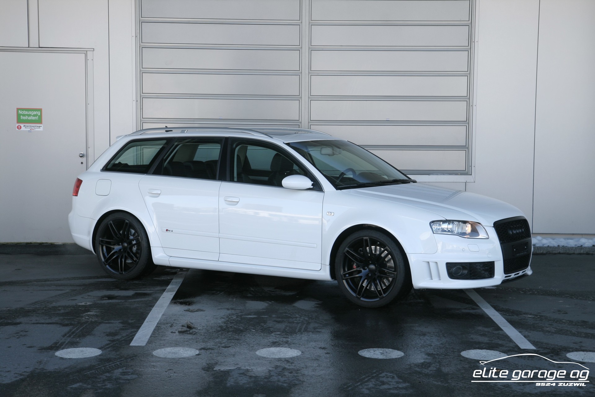 AUDI RS4 Avant 4.2 V8 quattro-image-6