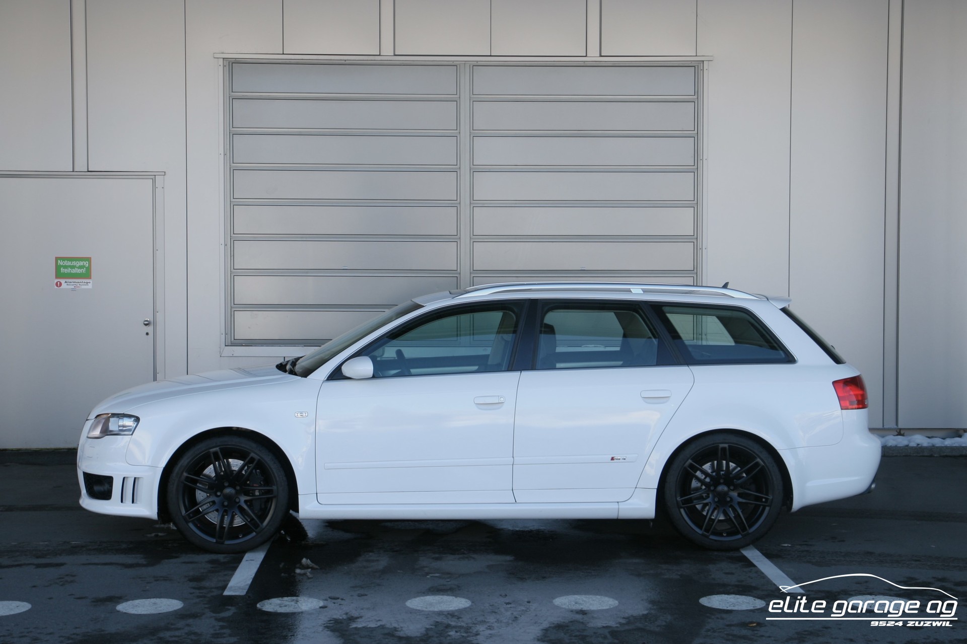 AUDI RS4 Avant 4.2 V8 quattro-image-1
