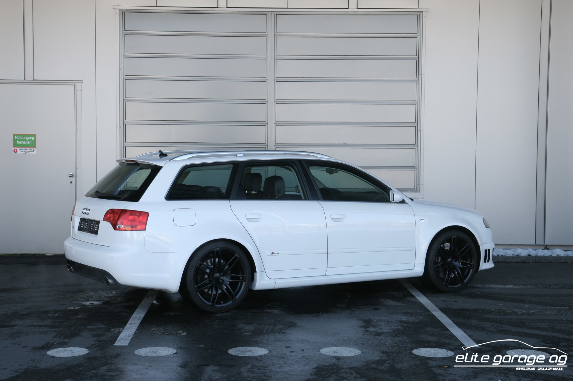 AUDI RS4 Avant 4.2 V8 quattro-image-4
