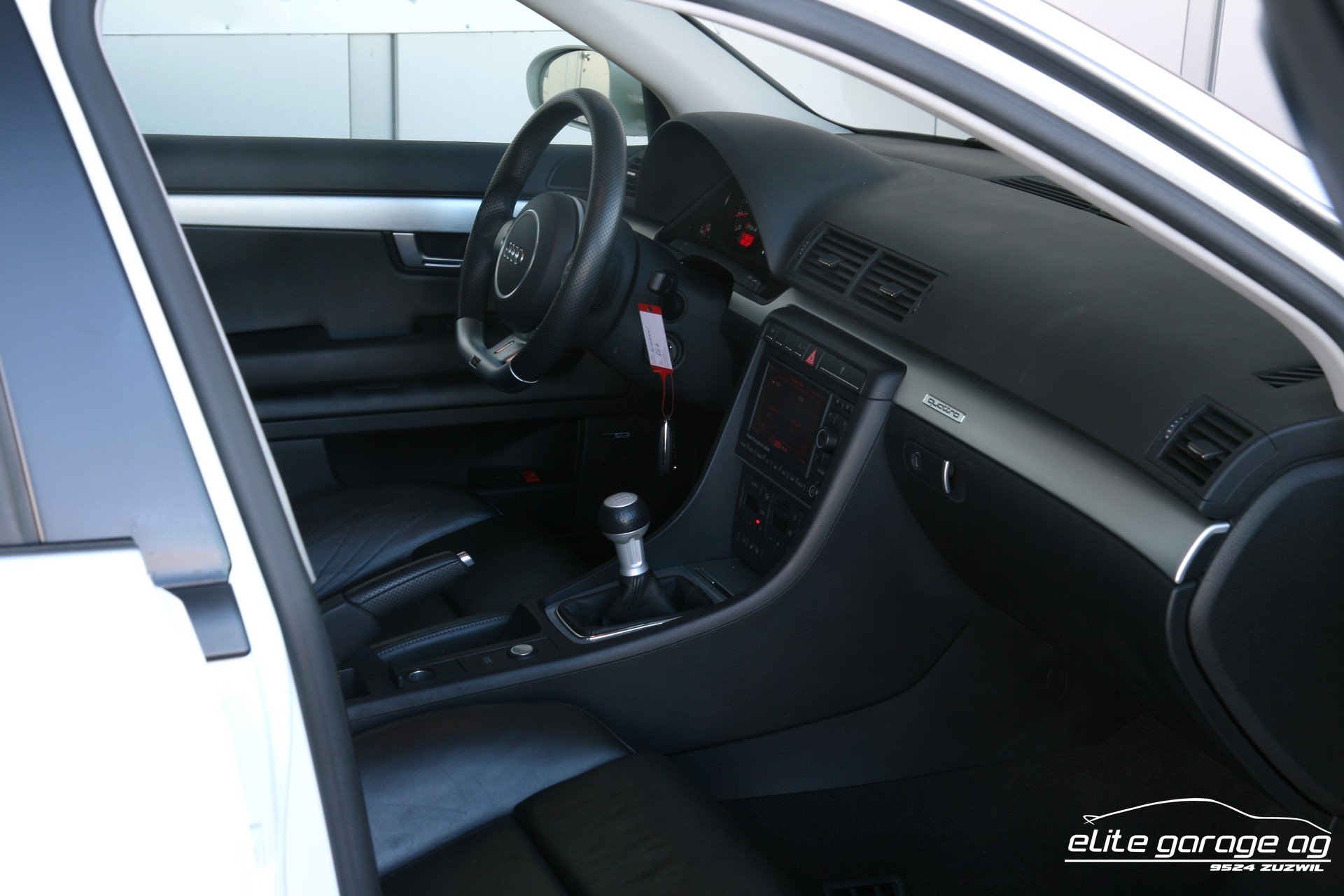 AUDI RS4 Avant 4.2 V8 quattro-image-15