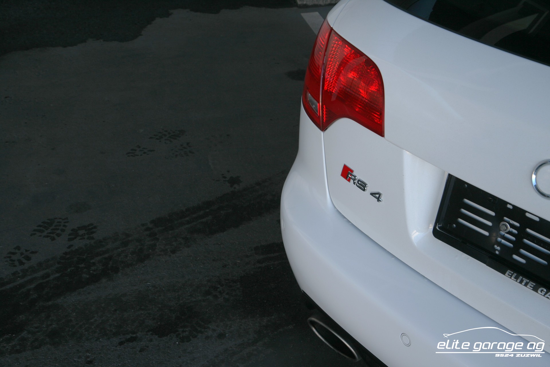 AUDI RS4 Avant 4.2 V8 quattro-image-11