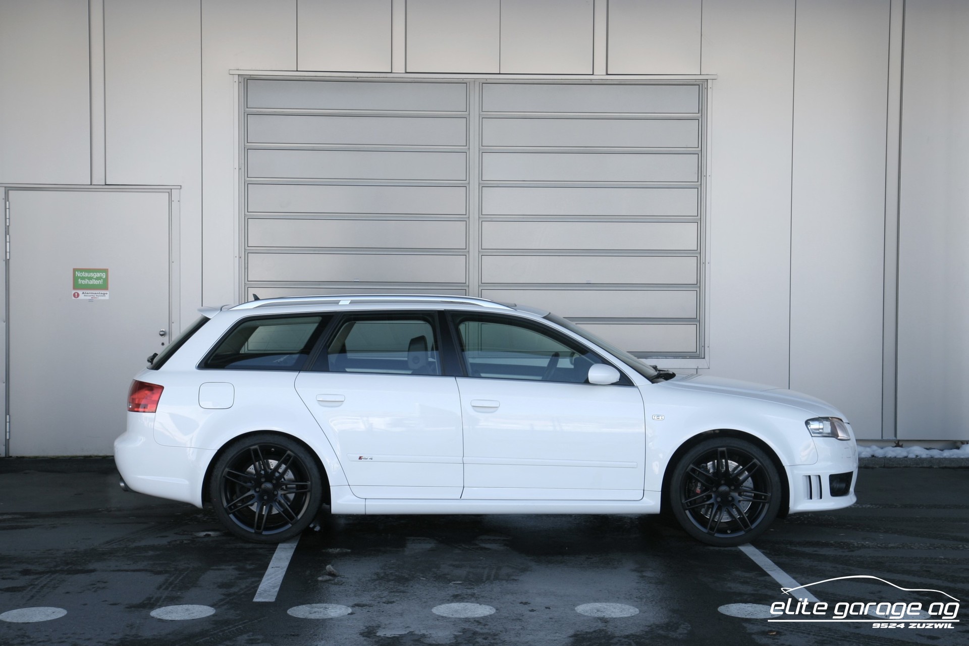 AUDI RS4 Avant 4.2 V8 quattro-image-5