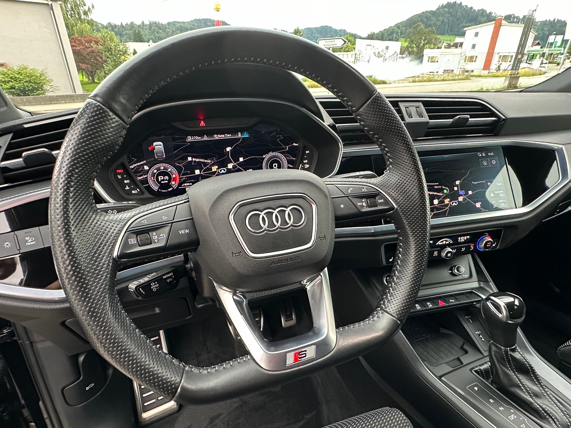 AUDI Q3 Sportback 40 TDI S line quattro-image-10