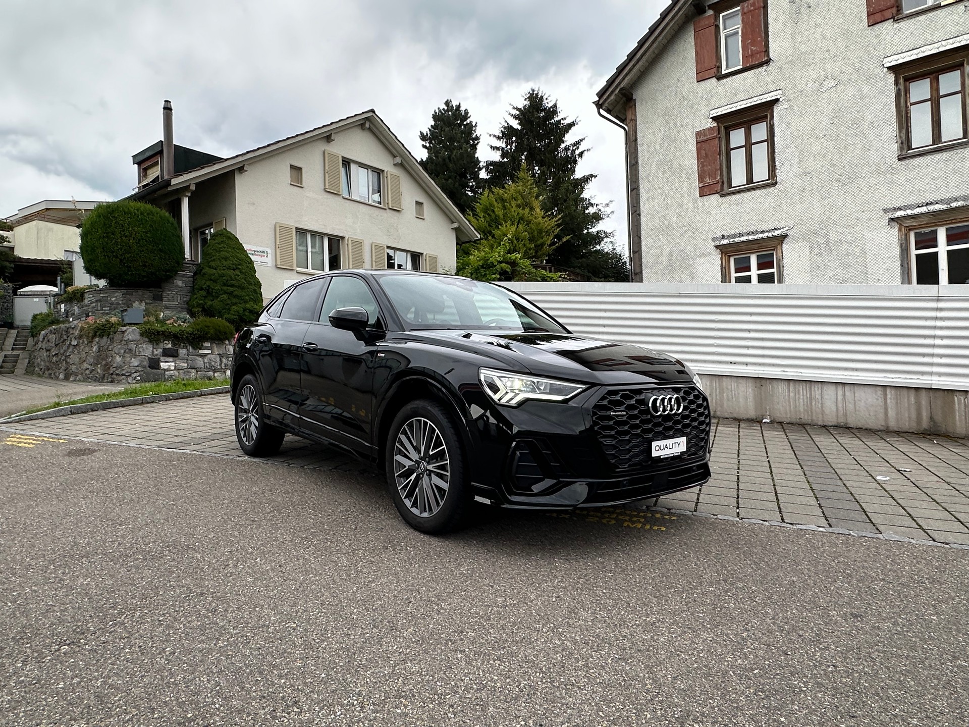 AUDI Q3 Sportback 40 TDI S line quattro-image-1