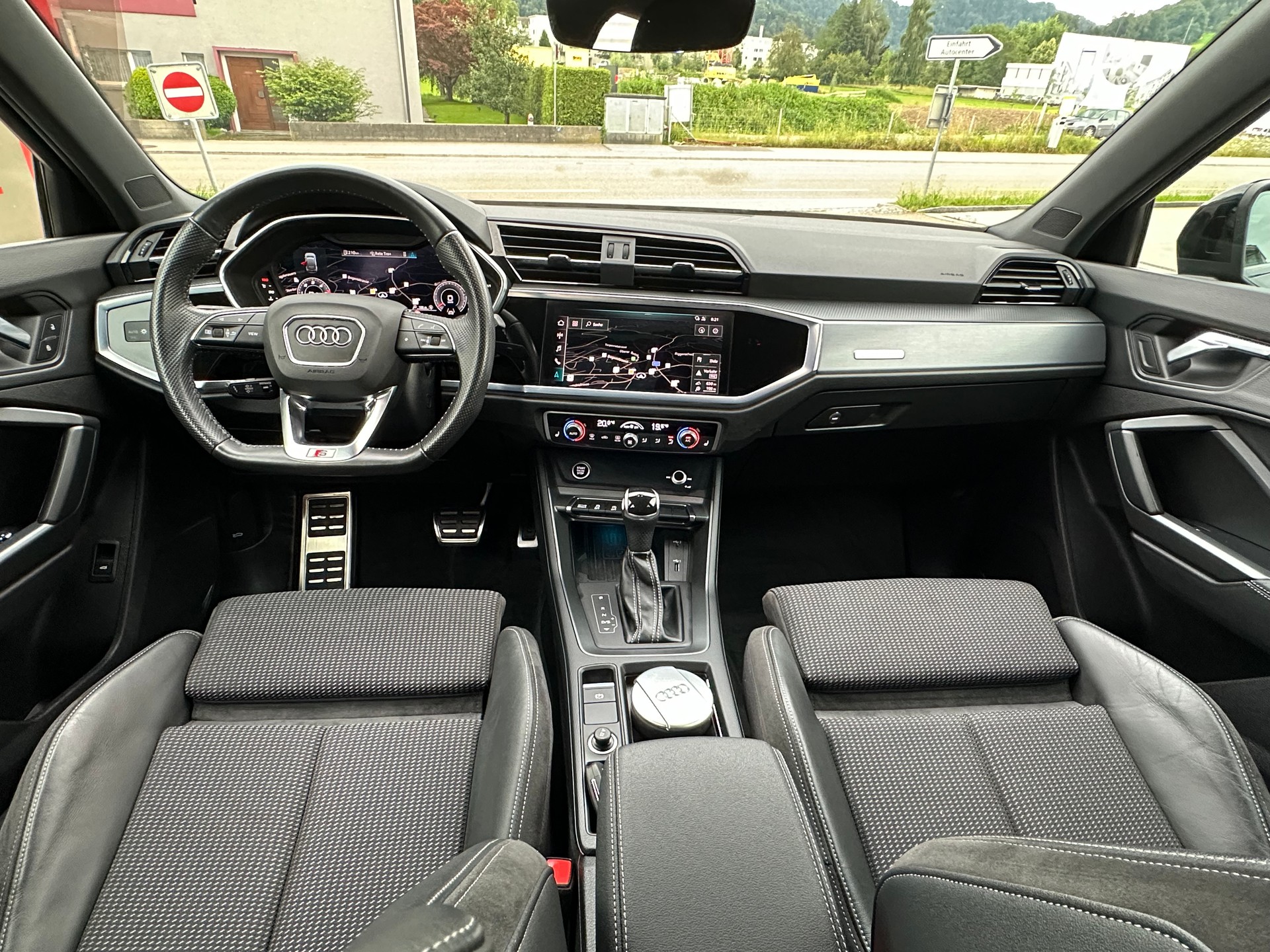 AUDI Q3 Sportback 40 TDI S line quattro-image-4