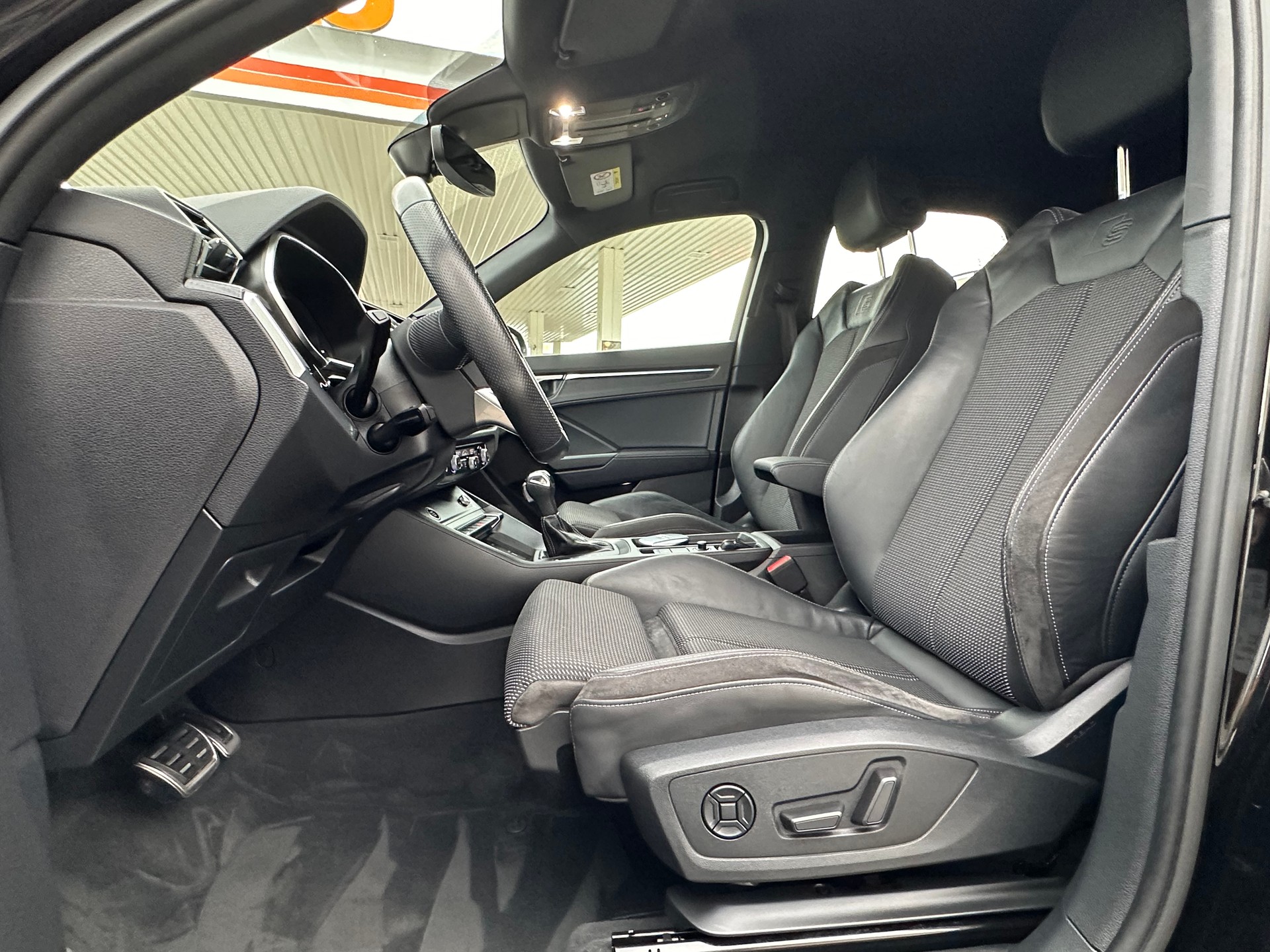 AUDI Q3 Sportback 40 TDI S line quattro-image-5
