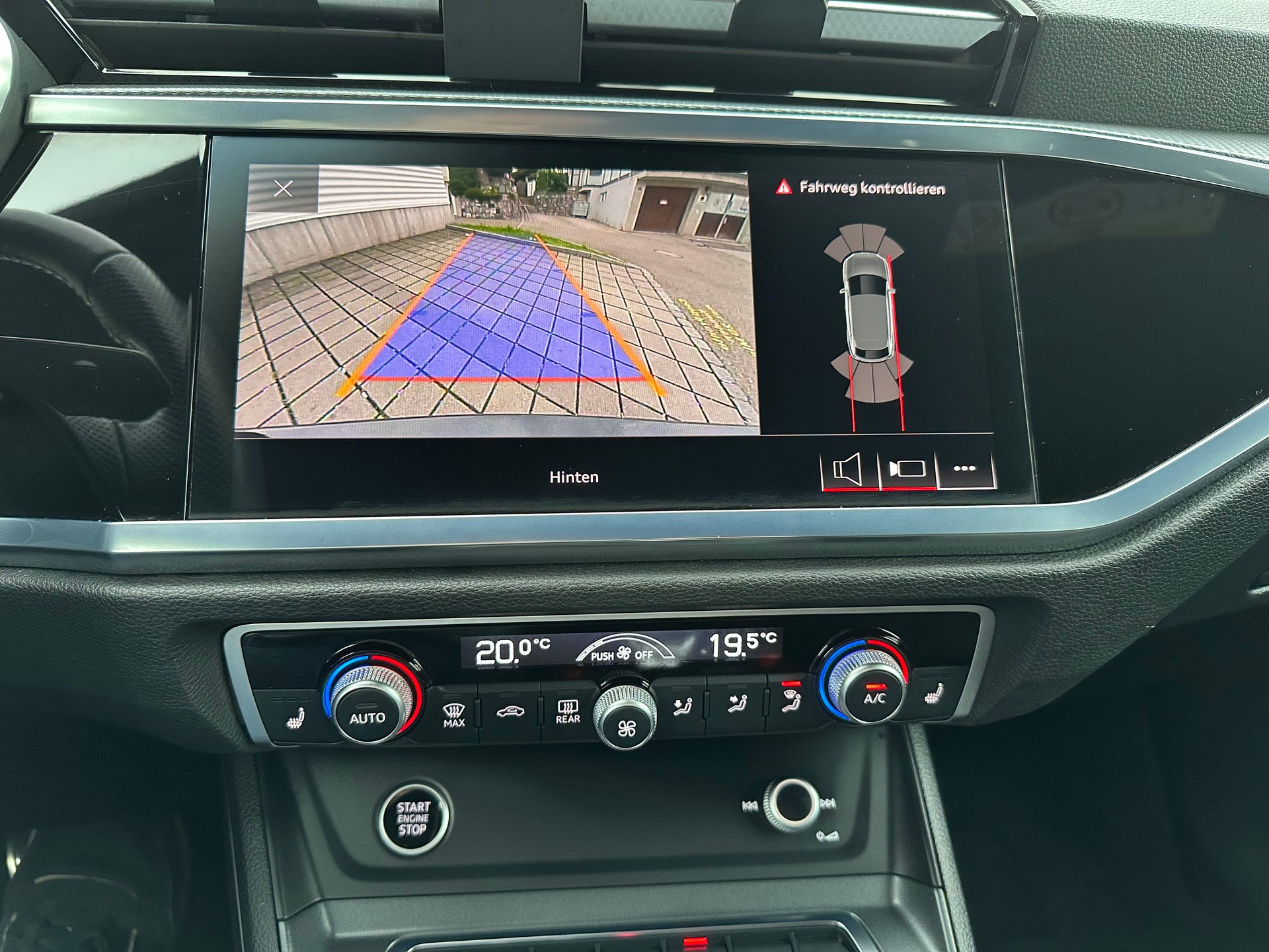 AUDI Q3 Sportback 40 TDI S line quattro-image-14