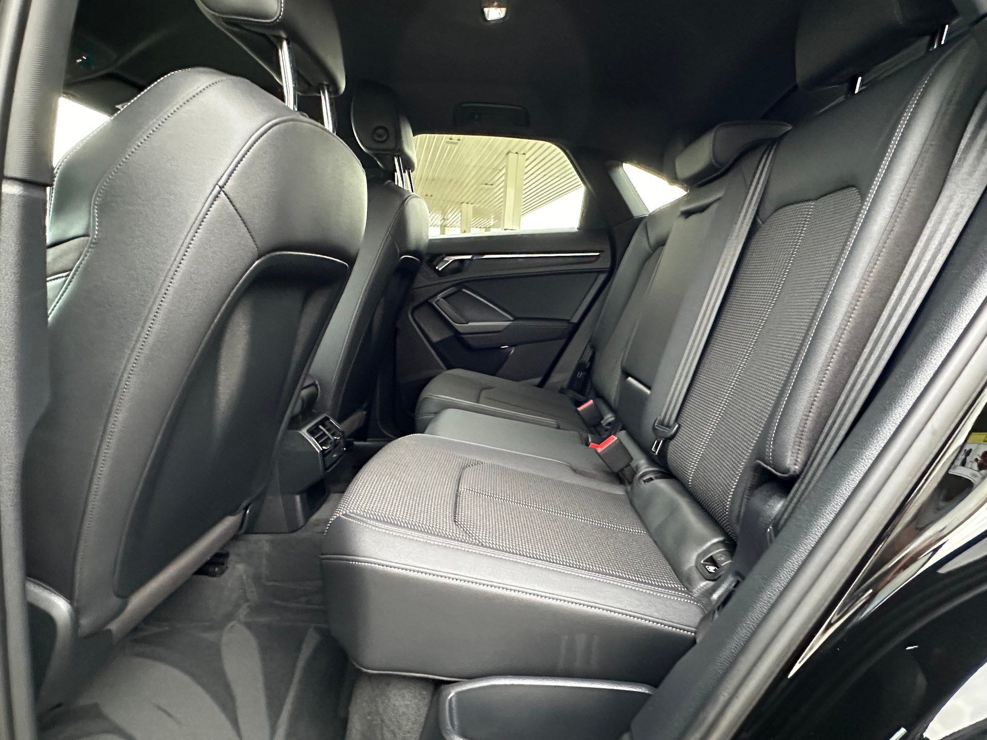 AUDI Q3 Sportback 40 TDI S line quattro-image-8
