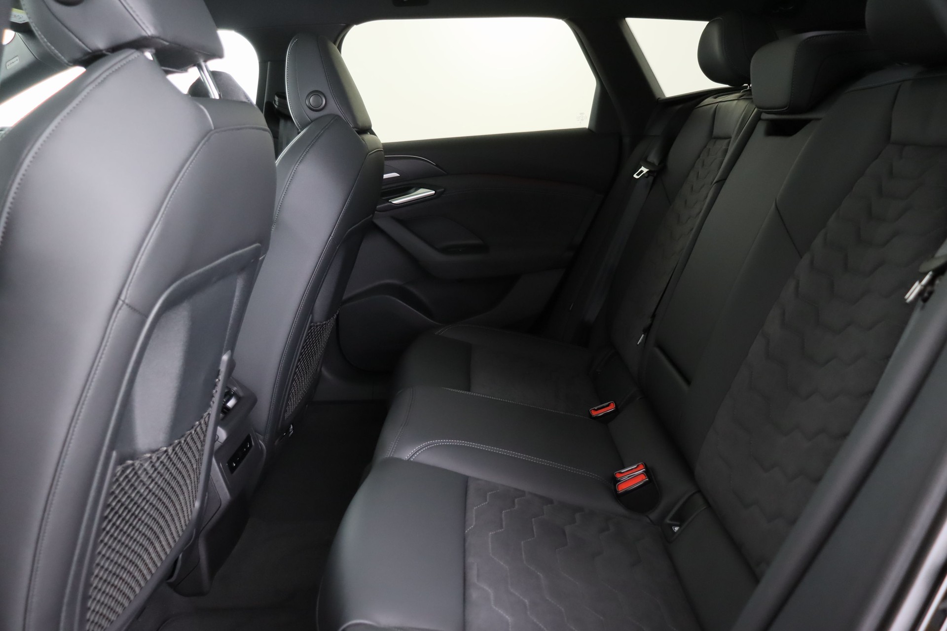 AUDI A6 Avant e-tron quattro-image-11