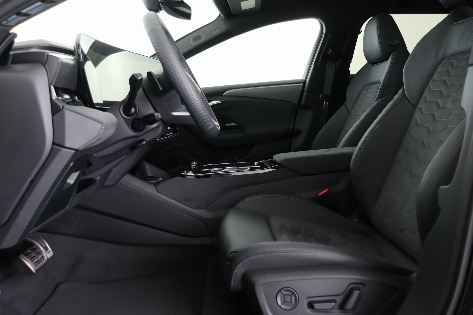 AUDI A6 Avant e-tron quattro-image-8