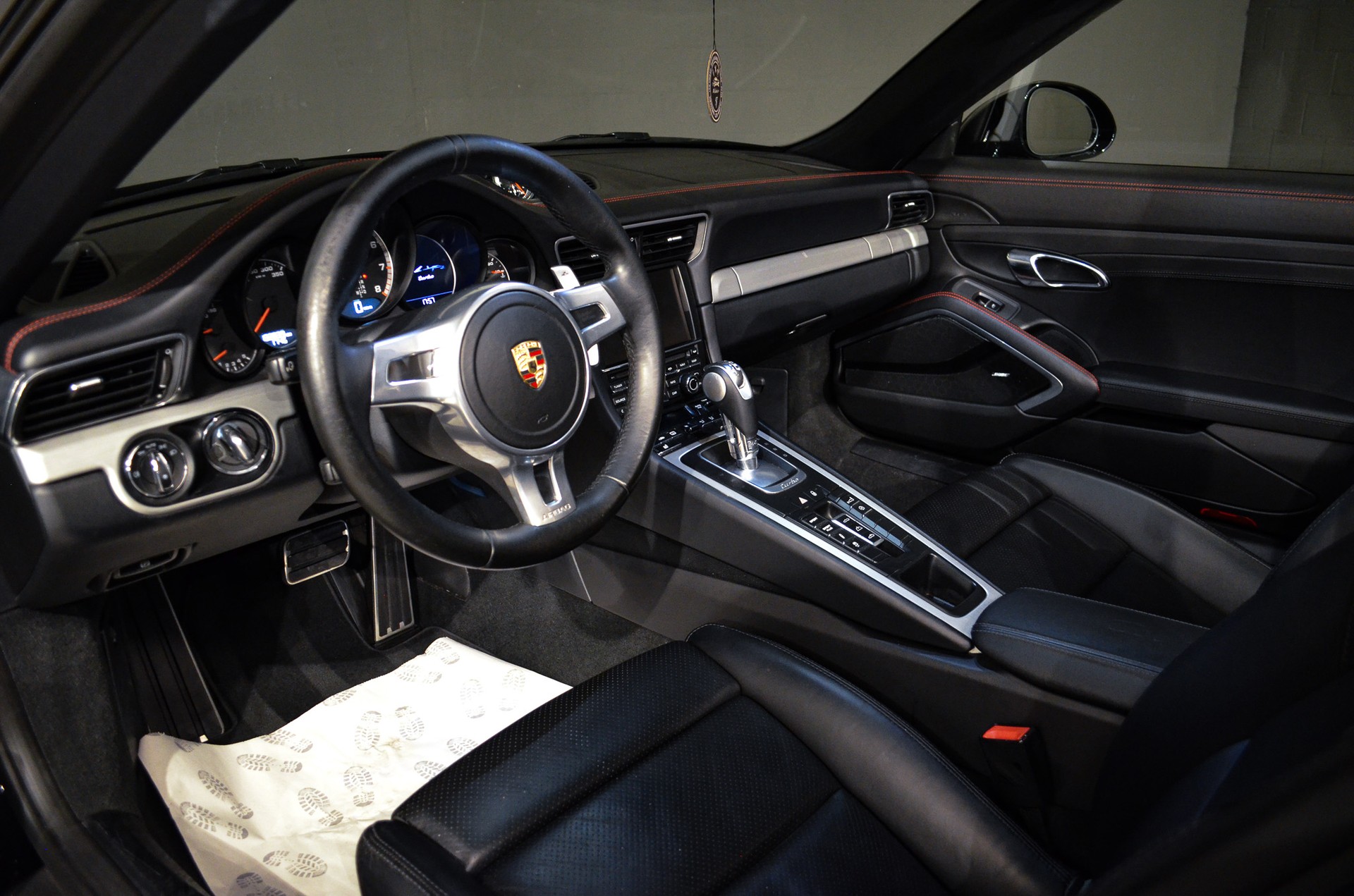 PORSCHE 911 Turbo Cabrio PDK-image-11