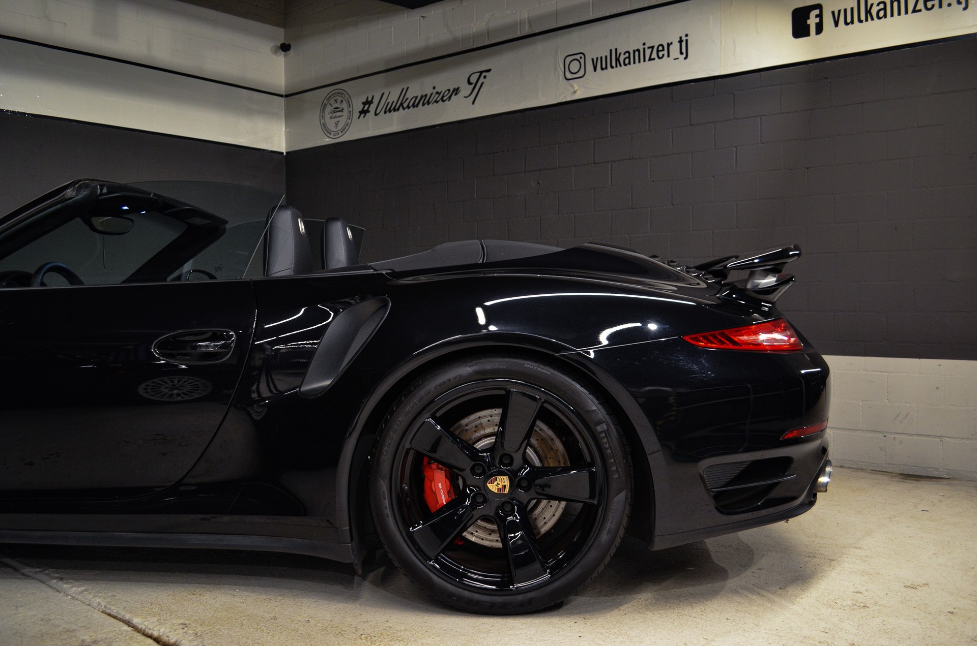 PORSCHE 911 Turbo Cabrio PDK-image-7