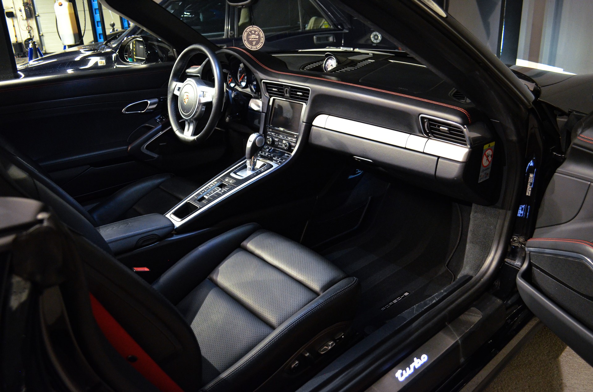 PORSCHE 911 Turbo Cabrio PDK-image-10