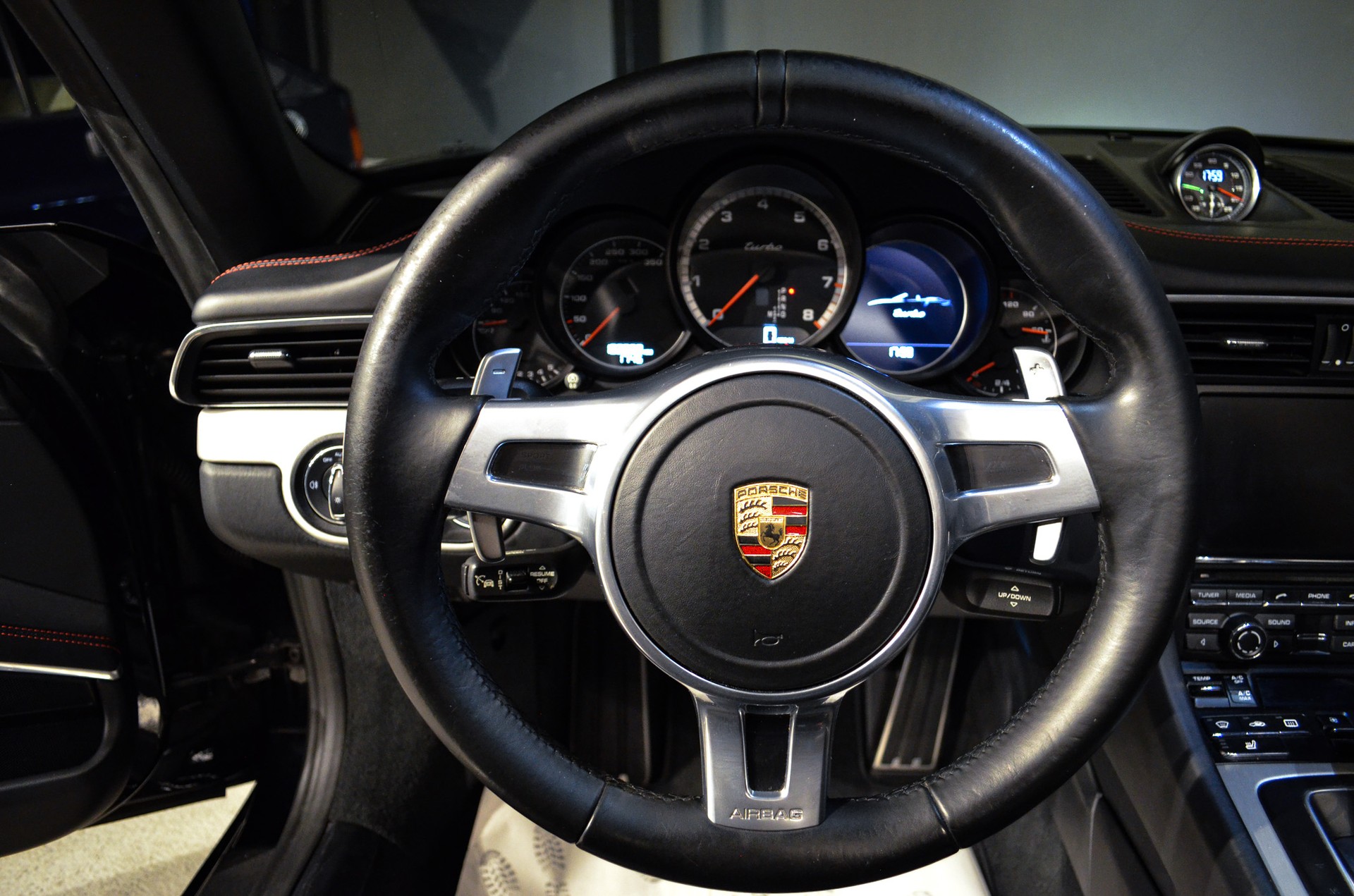 PORSCHE 911 Turbo Cabrio PDK-image-16