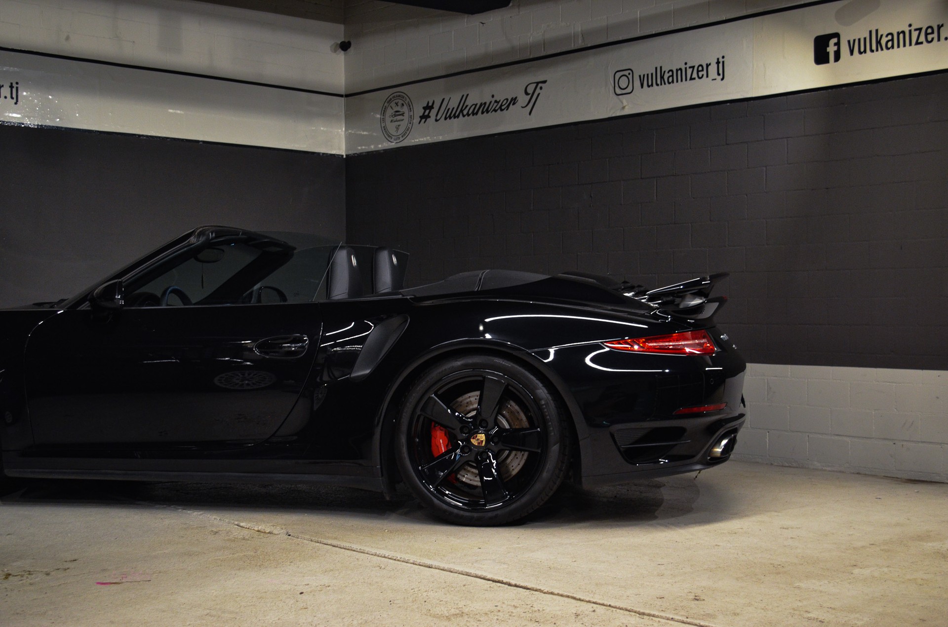 PORSCHE 911 Turbo Cabrio PDK-image-6