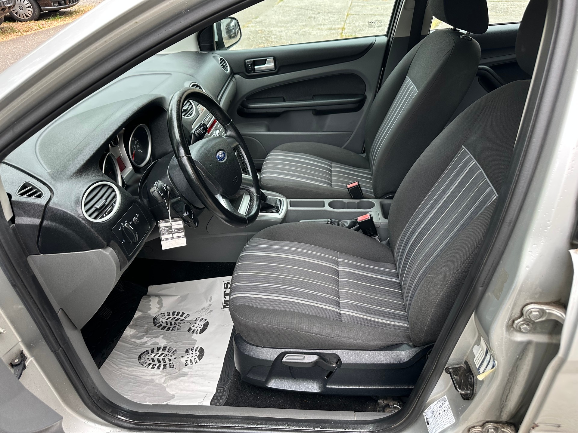 FORD Focus 1.6i VCT Carving-image-10
