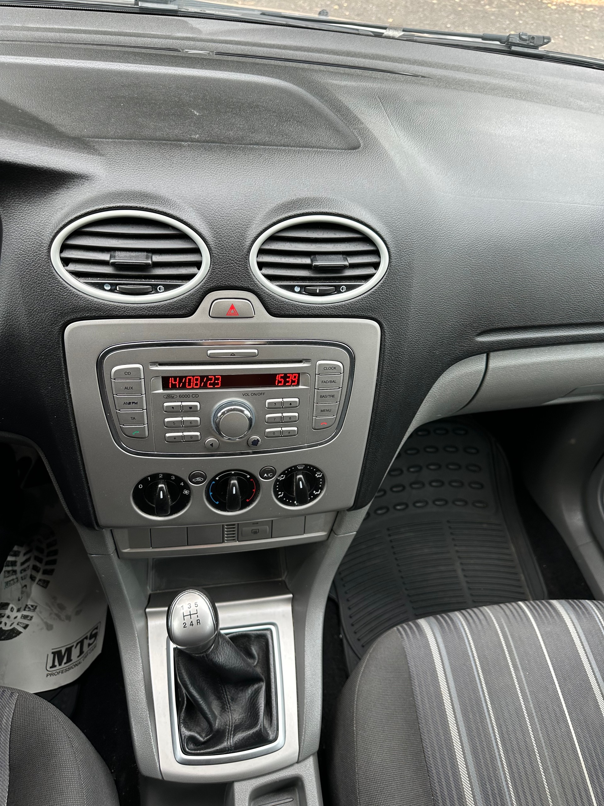 FORD Focus 1.6i VCT Carving-image-11