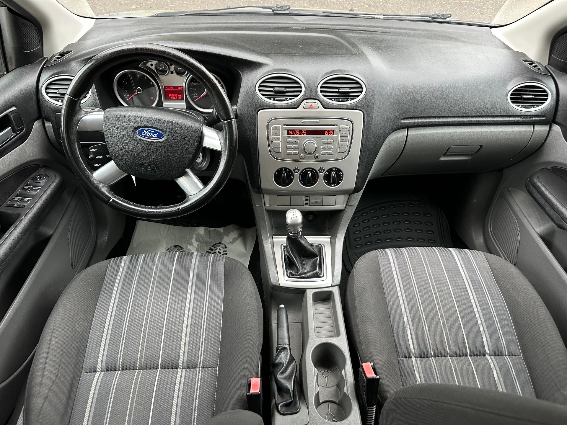 FORD Focus 1.6i VCT Carving-image-9