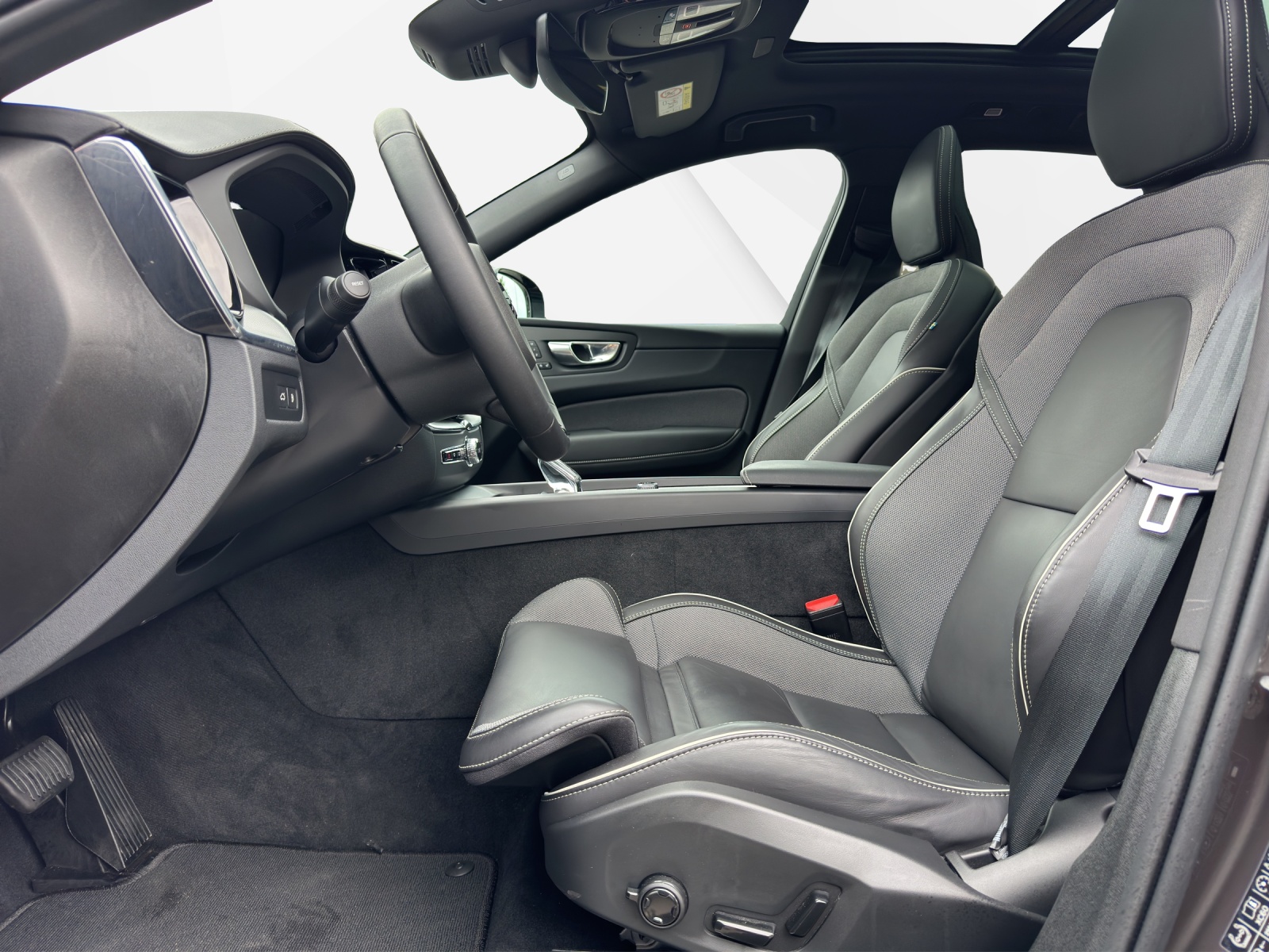 VOLVO XC60 2.0 T6 TE Ultra Dark eAWD-image-10