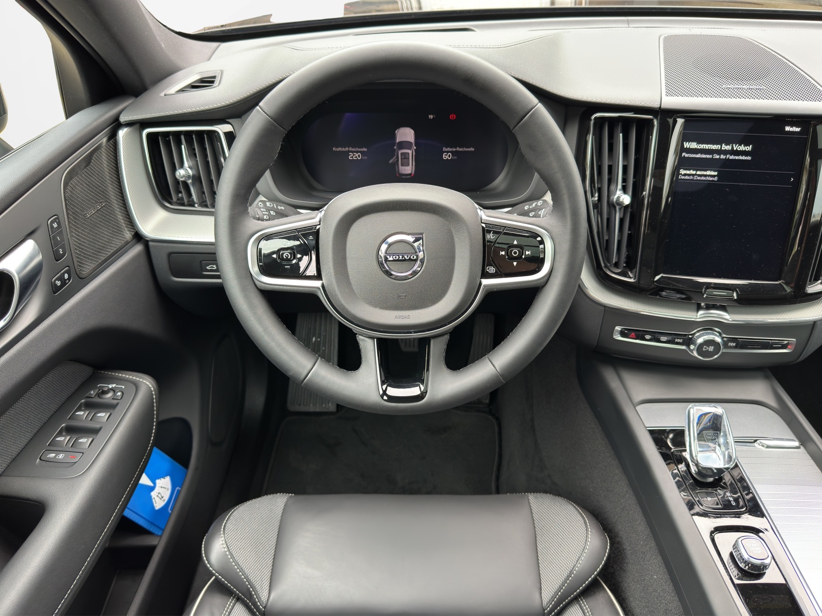 VOLVO XC60 2.0 T6 TE Ultra Dark eAWD-image-12