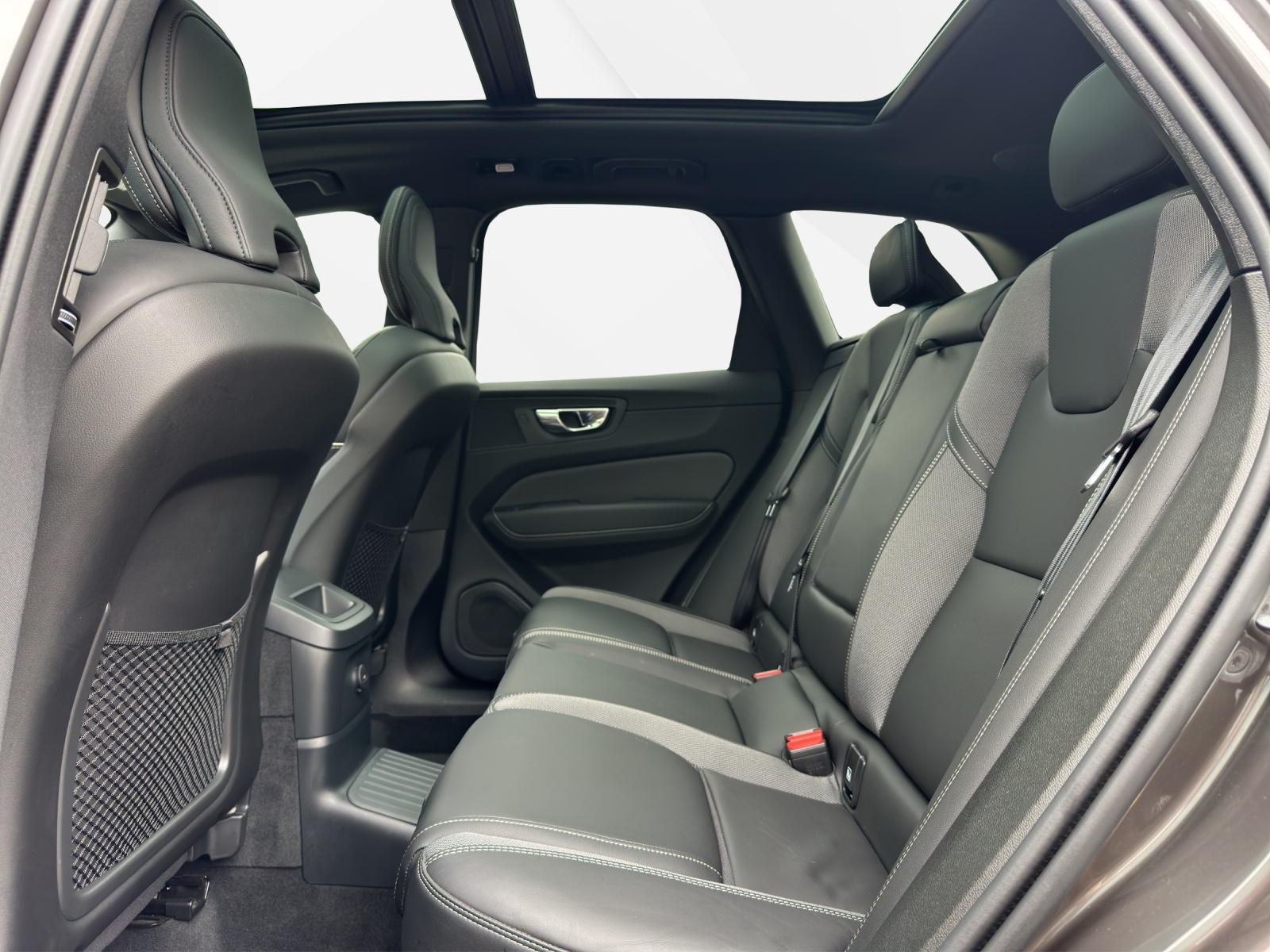 VOLVO XC60 2.0 T6 TE Ultra Dark eAWD-image-13