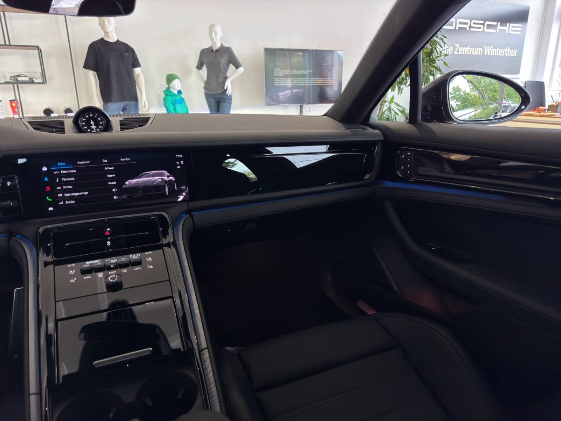 PORSCHE Panamera 4 E-Hybrid-image-17