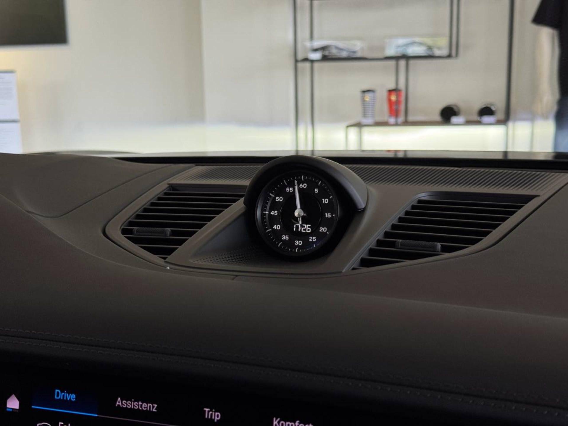 PORSCHE Panamera 4 E-Hybrid-image-21