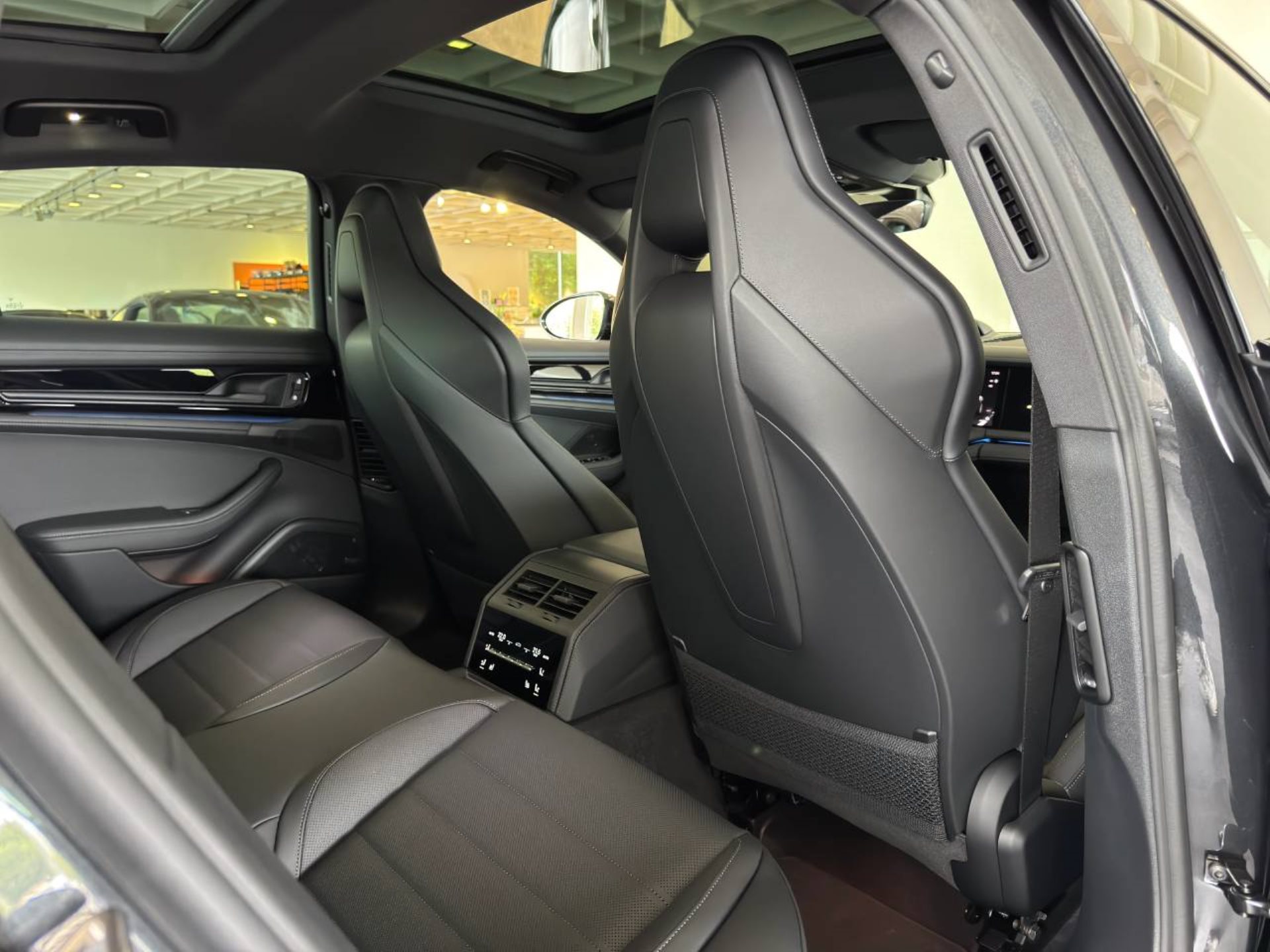 PORSCHE Panamera 4 E-Hybrid-image-32