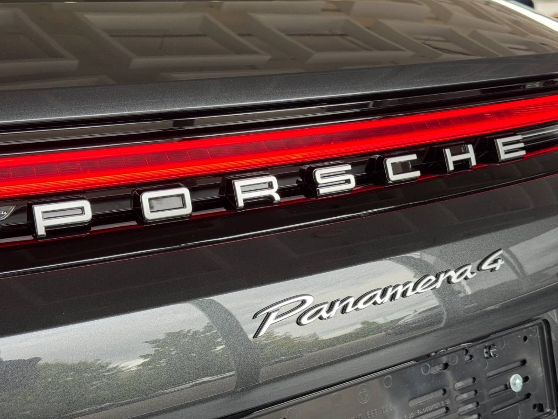 PORSCHE Panamera 4 E-Hybrid-image-40